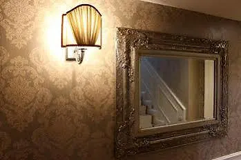 Apartment 3 *