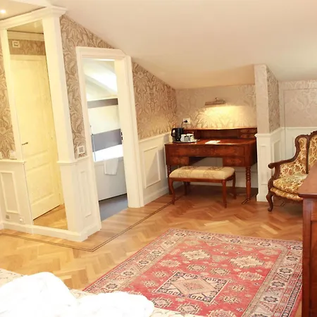 Apartment 3 *